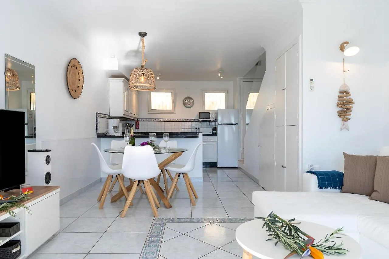 Sea Front Beach House Macarena C Sitio de Calahonda 0*,  İspanya