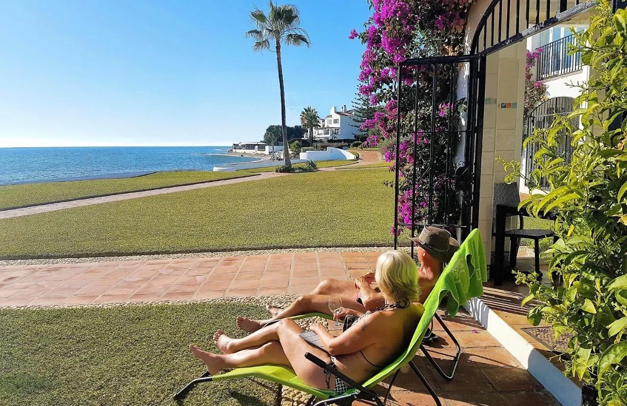 Sea Front Beach House Macarena C Sitio de Calahonda Holiday home